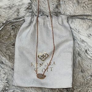 Kendra Scott necklace